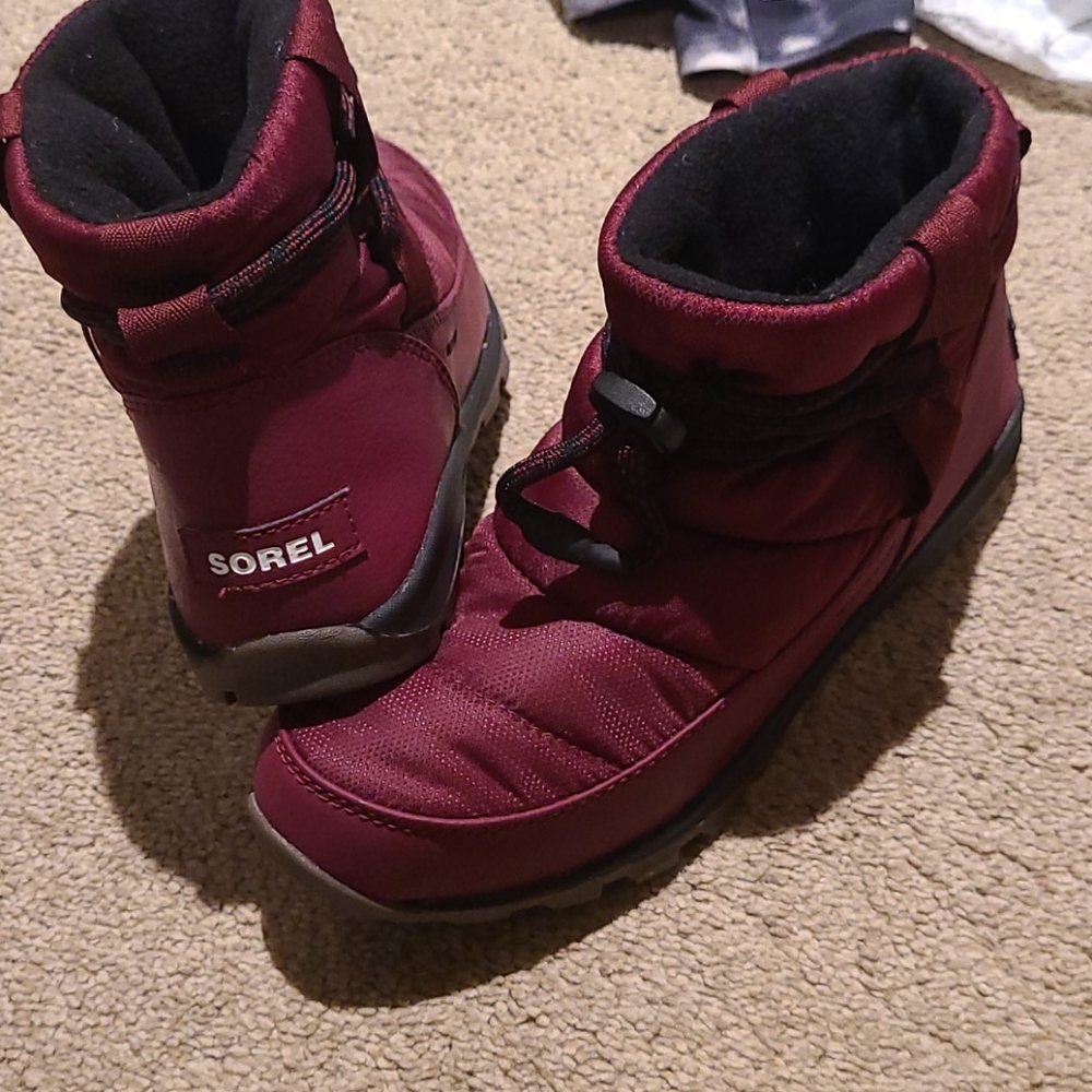 Waterproof worn once sorel rainboot